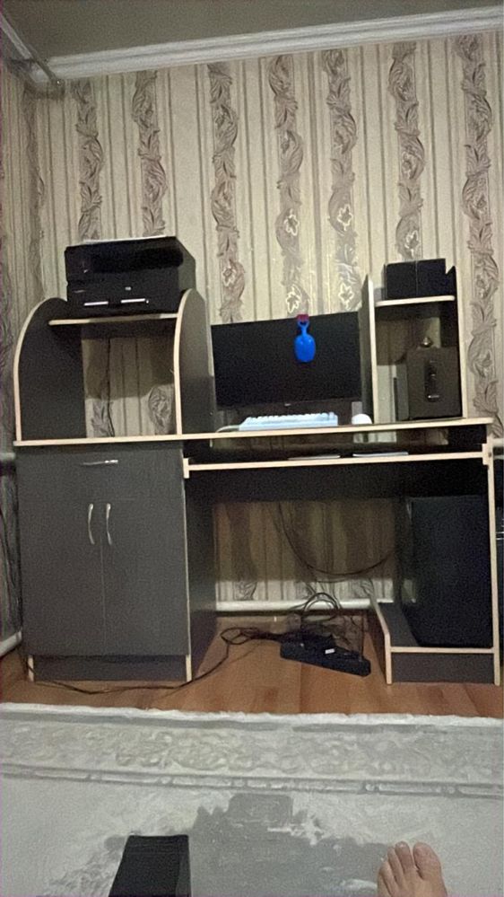 Продам компьютерный стол