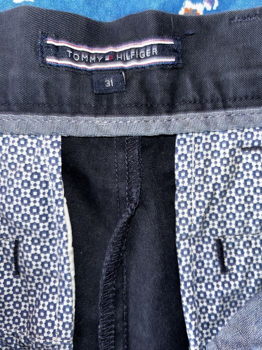 Vand pantaloni scurti Tommy Hilfiger M