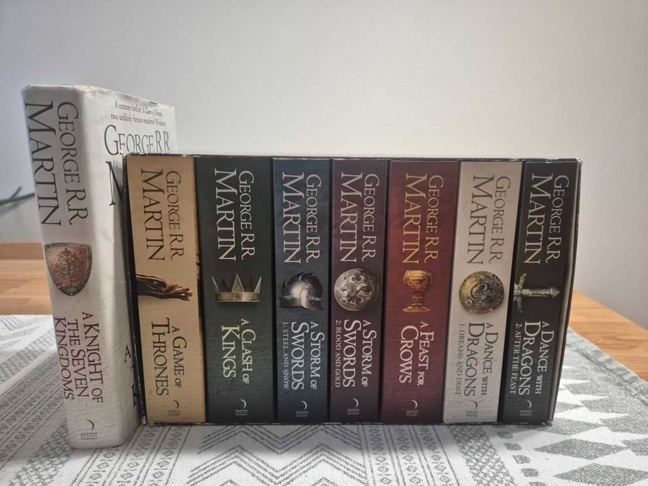 Книги на английски език - Джордж Р.Р.Мартин,Тери Пратчет,Мураками и др