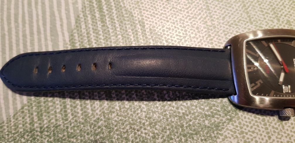 Часовник CARRERA