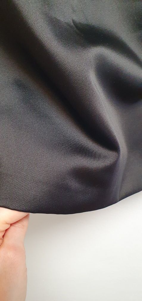 Vând rochie Zara neagra din satin
