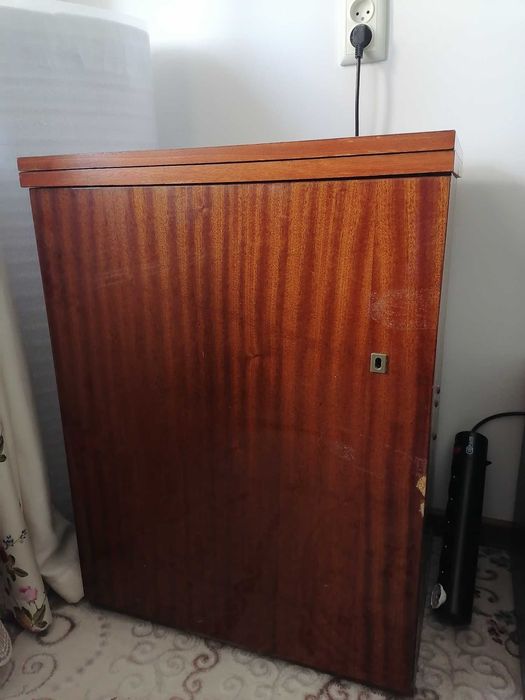 Швейная машина с тумбой Чайка-2