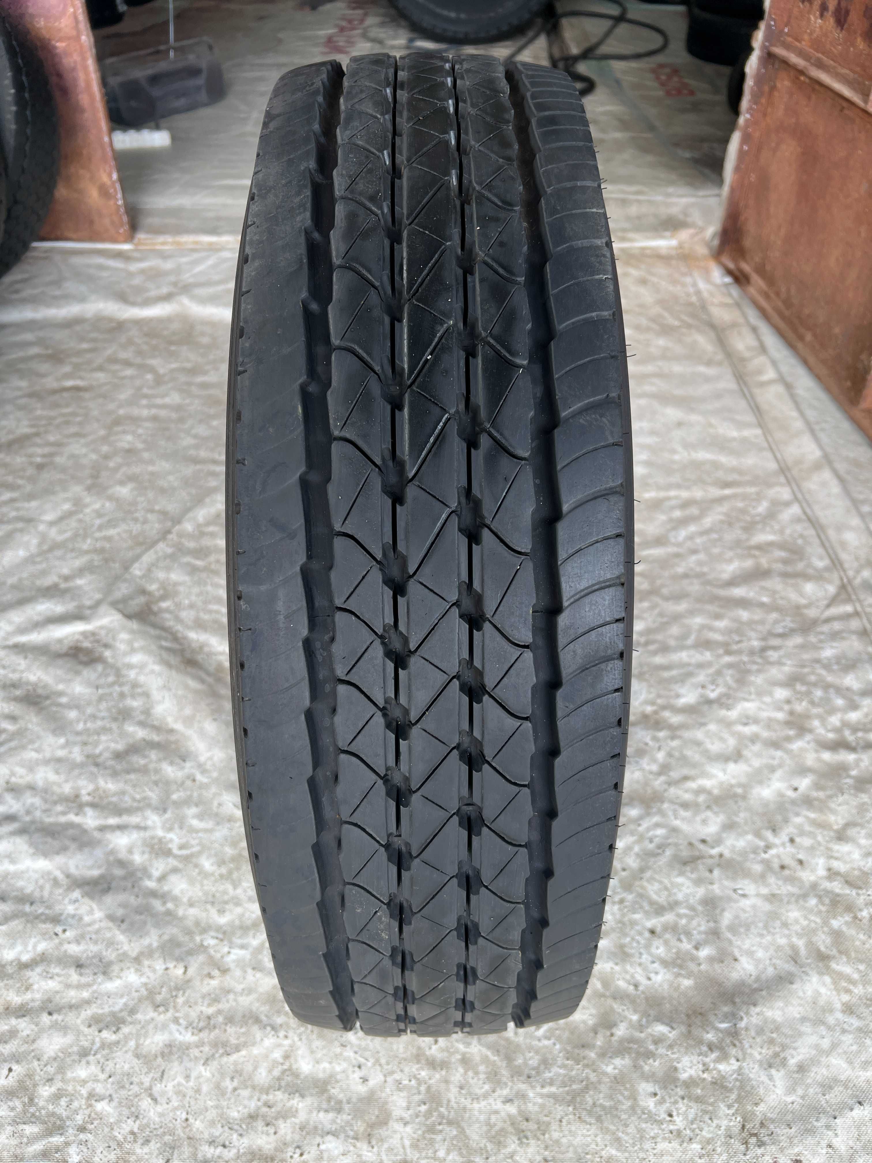 1 тежкотоварна гума 215/75R17.5 Goodyear KMaxS XL 128/126M M+S DOT3821