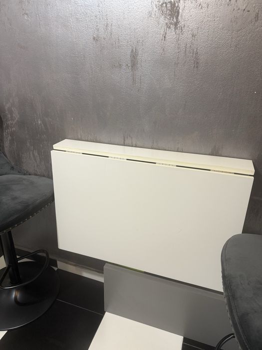 Masa pliabila alba  perete