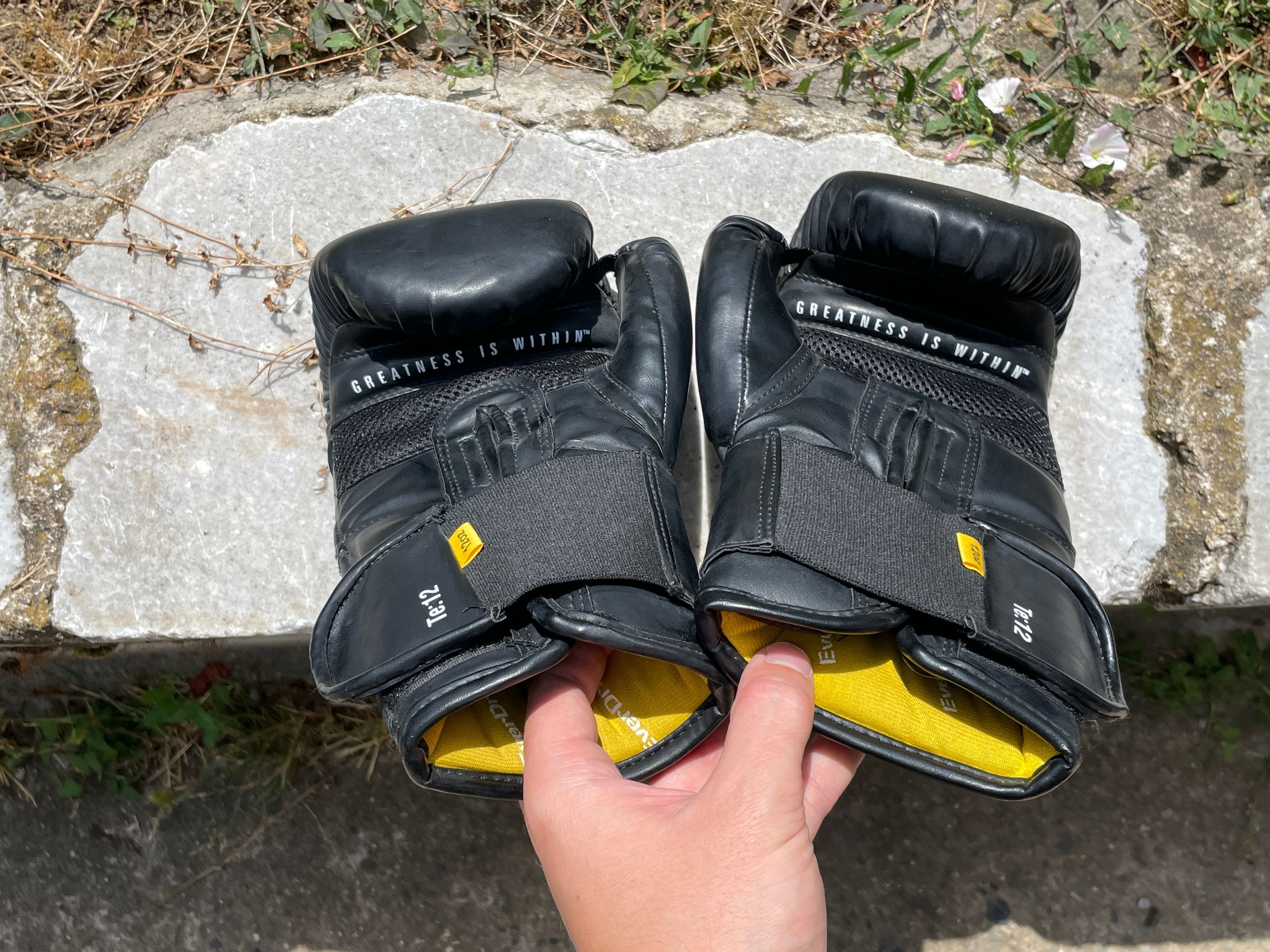 Боксови ръкавици Everlast Protex 12oz + подарък бинт