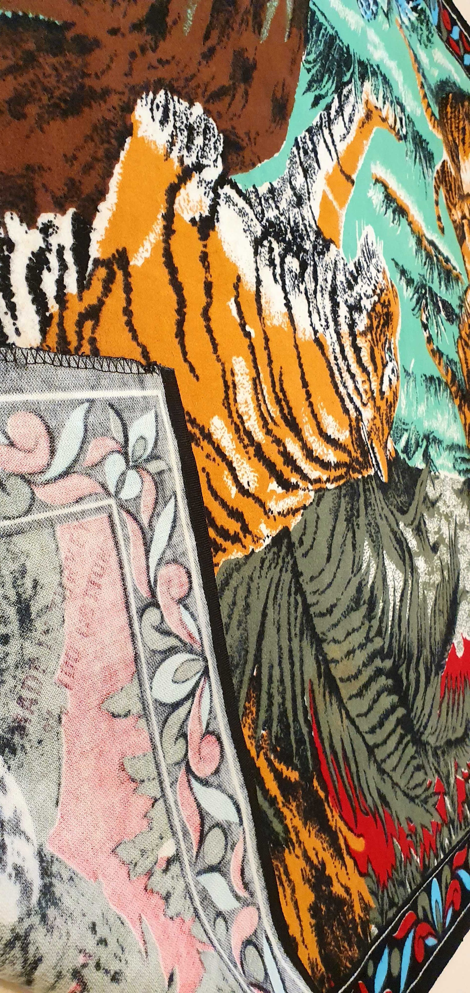 Carpetă perete ,,Familia de tigri"135x87cm din seria Răpirea din serai