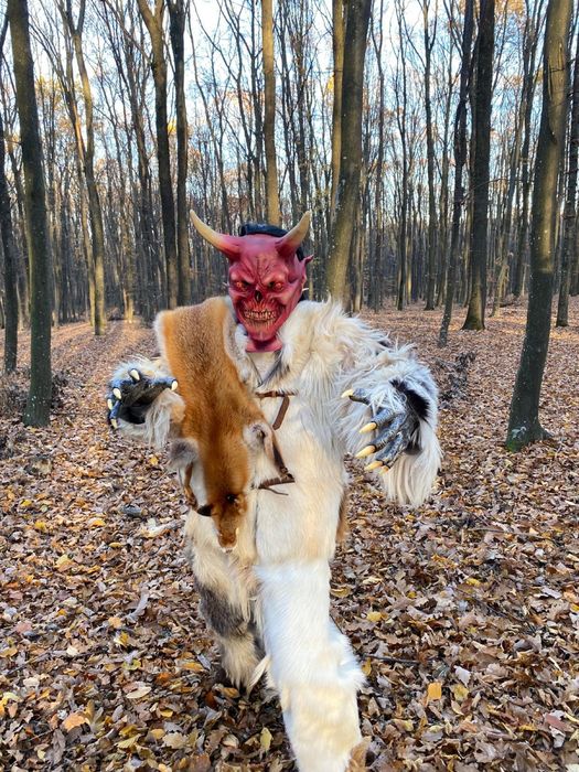 Masti din latex -costume din blana naturala