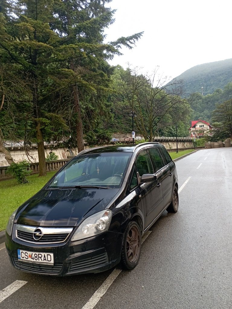 Vând Opel Zafira