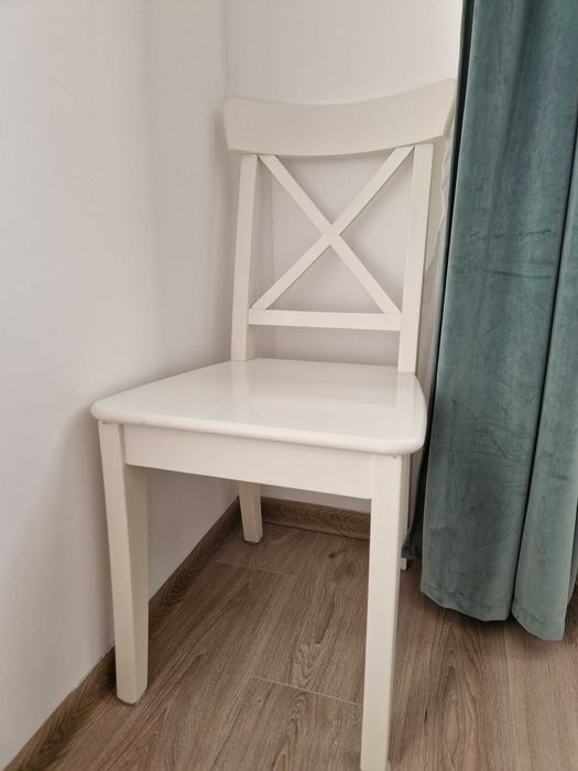Set de 3 scaune albe din lemn pentru bucatarie