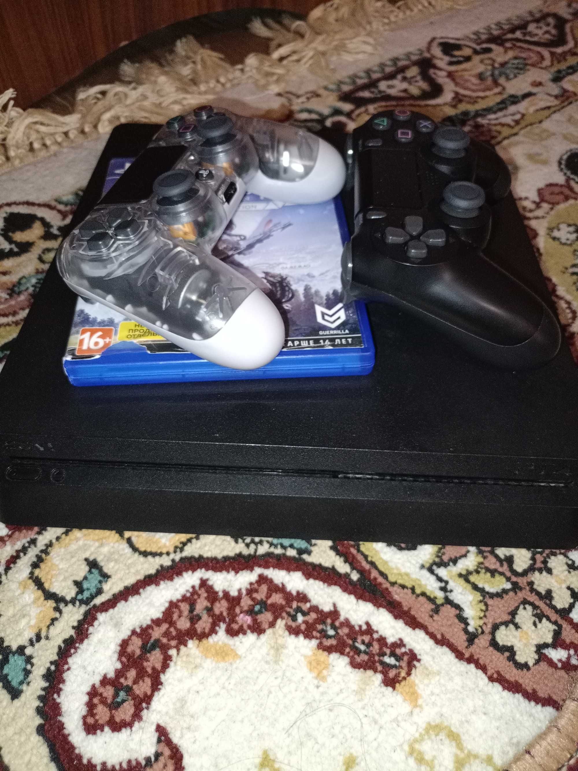 Продаю PlayStation 4 Slim в отличном состоянии