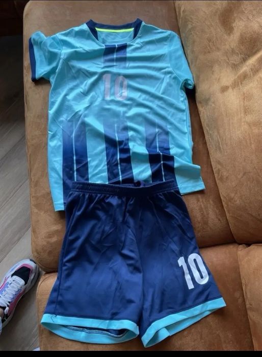 Изработка на персонален футболен екип  с номер и име -различни модели