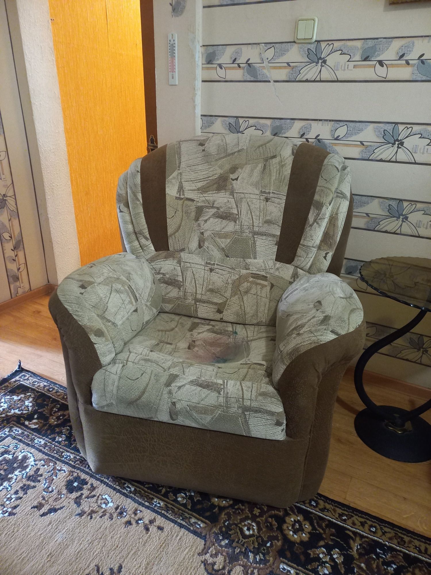 продаётся  диван и кресло