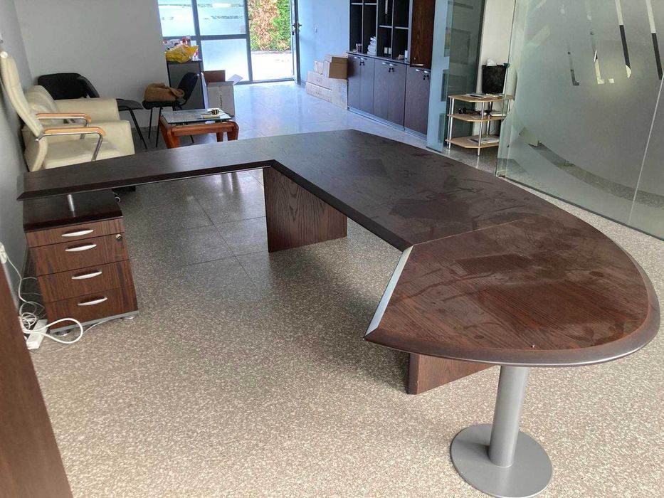 Масивно ъглово офис бюро