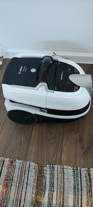 Aspirator cu spălare Bosch NOU