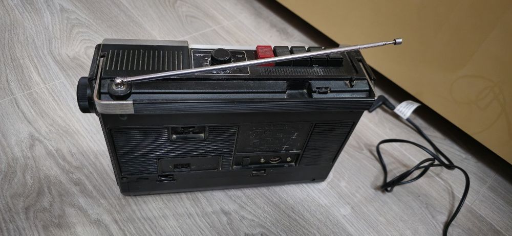 Radio casetofon M2402