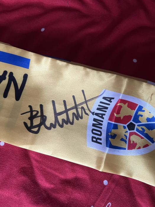 Fular România – ediție suporter, cu semnătura Bogdan Lobont