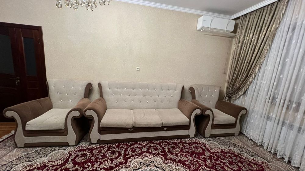 Диван как новый.