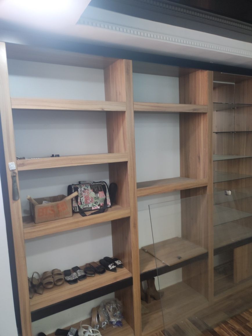 Dukon uchun polkalar sotiladi, qalin oynadan ewik ham,