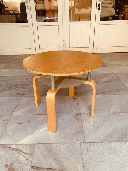 Скандинавска холна/кафе маса – огънати крака, дърво + метал