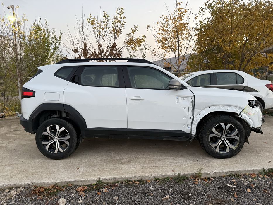 Dacia Duster 2025 MHEV model nou avariat