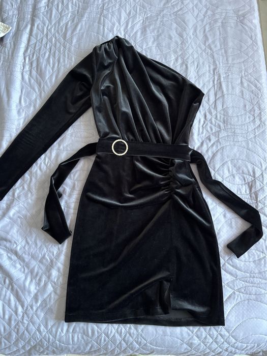 Платье на одно плечо