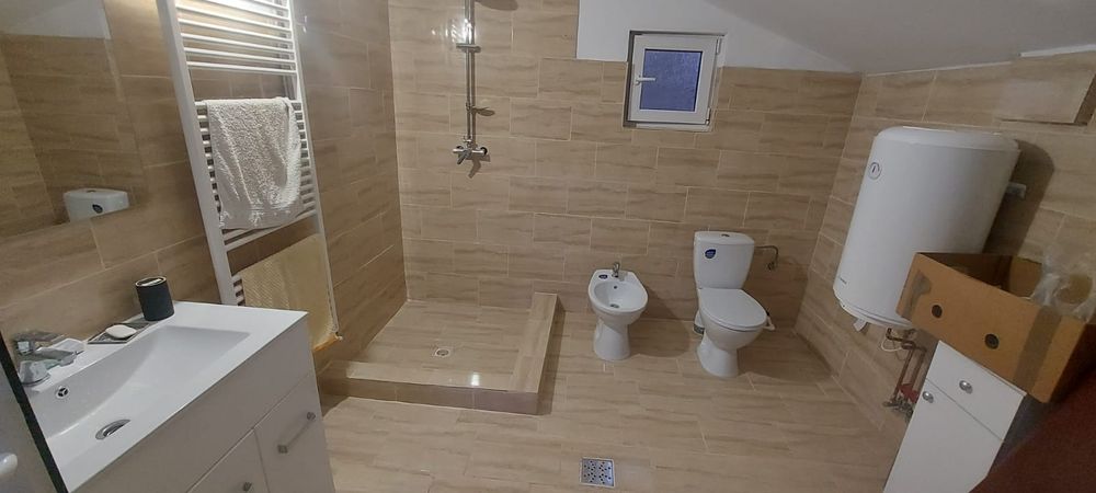 Vand CASA renovata teren mare aproape de Tg. Mures