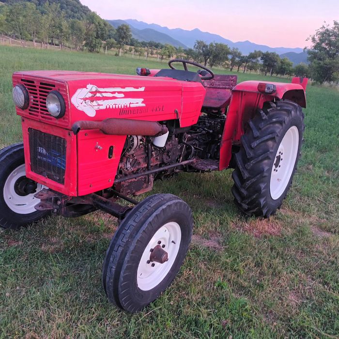 Tractor universal 445