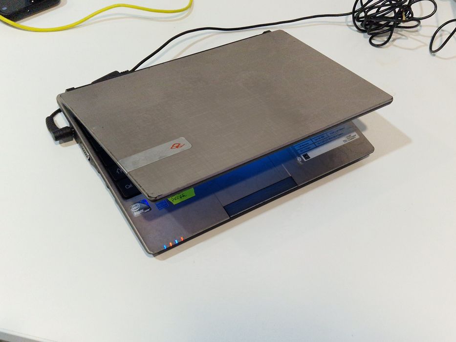 Mini laptop Packard Bell perfect funcțional