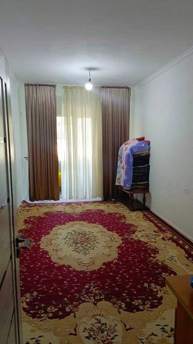 Sputnik 16a da 3 xonali uy sotiladi 1 etaj nejiloy qilsa ham boladi