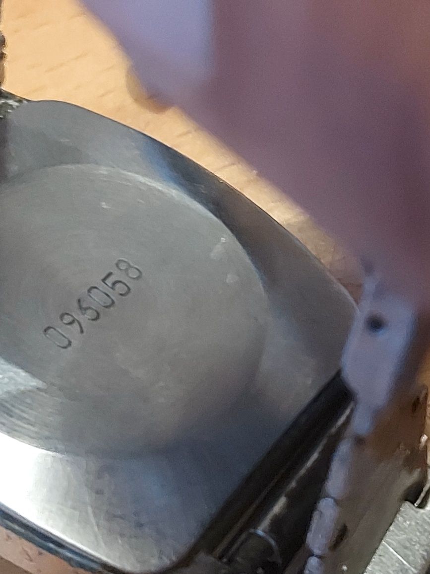 Продават се работещи часовници