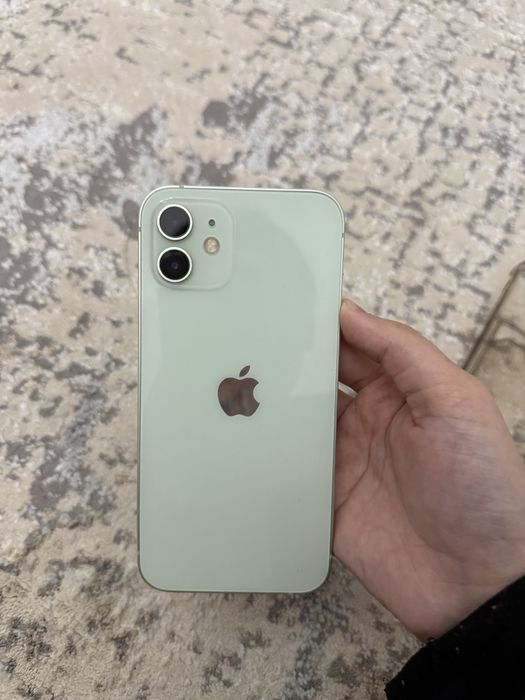Продам Iphone 12