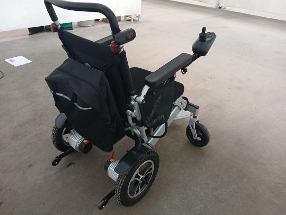 Scaun rotile electric 8000EA Nou