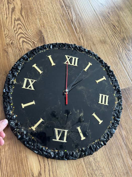 Часы на стену ручное изделье из смолы