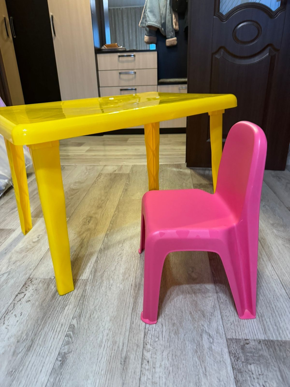 Продам детский стол стул