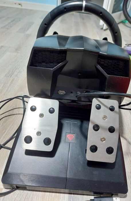 Volan  și pedale gaming