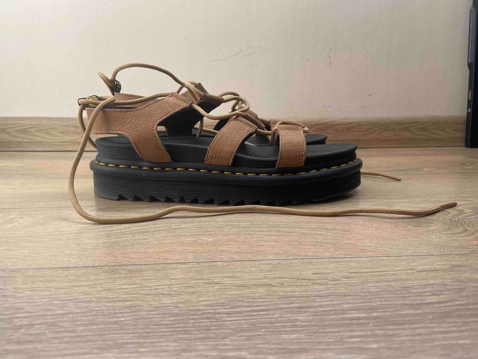 Сандали Dr. Martens, Nartilla