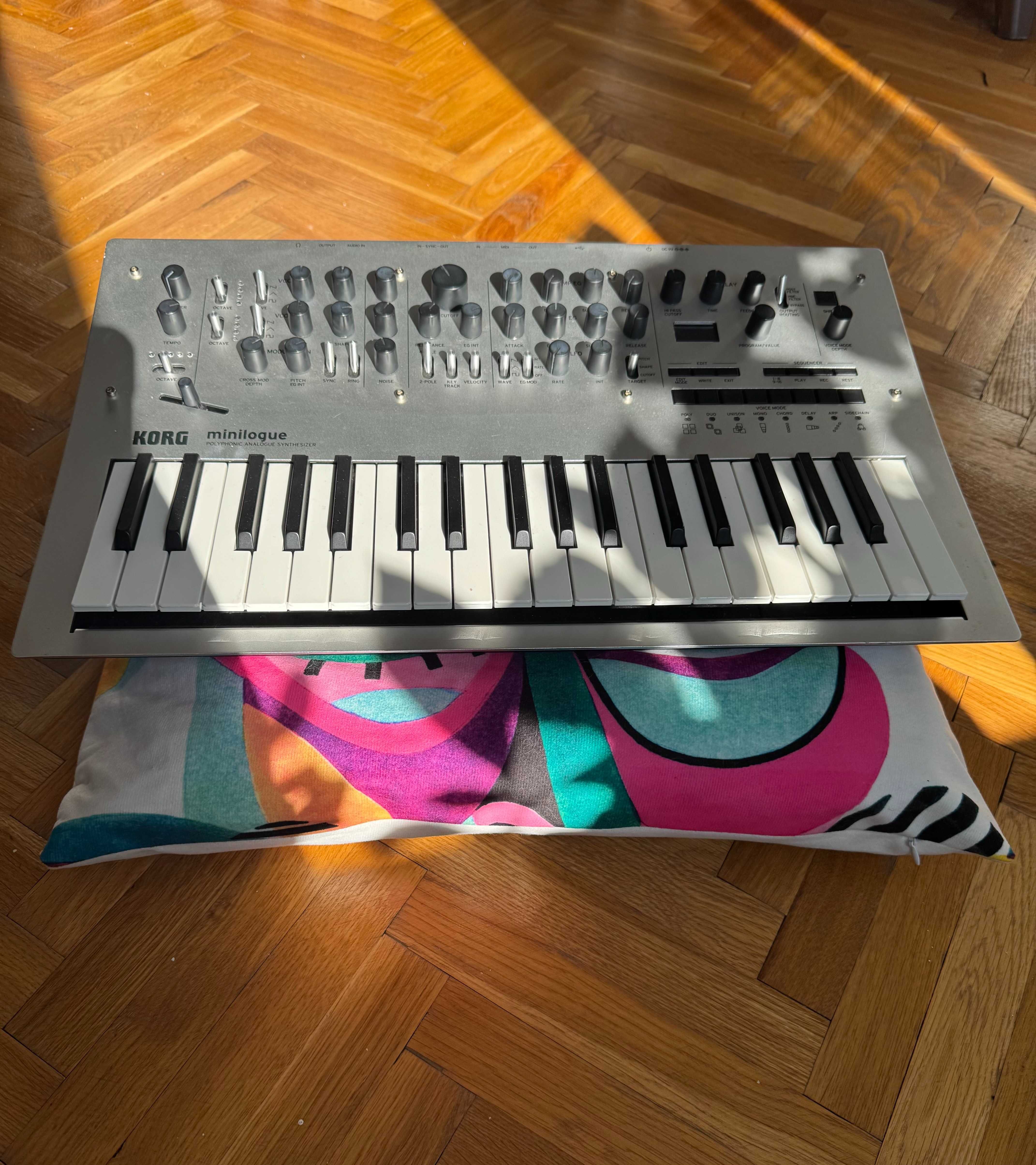 Аналогов синтезатор Korg Minilogue