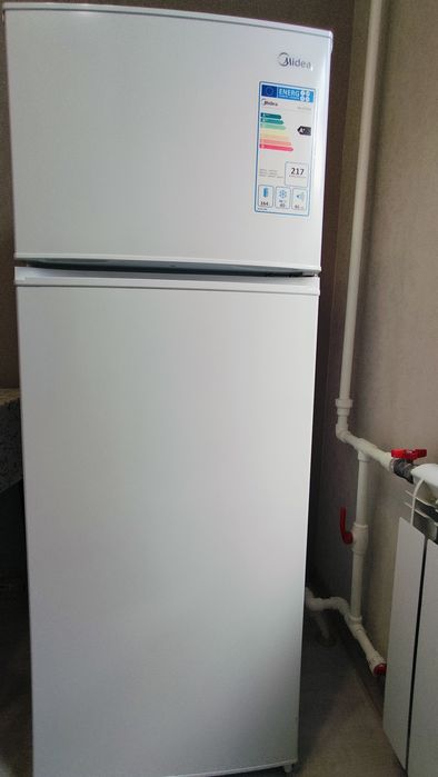 Продам холодильник Midea HD-273FN в хорошем рабочем состоянии.