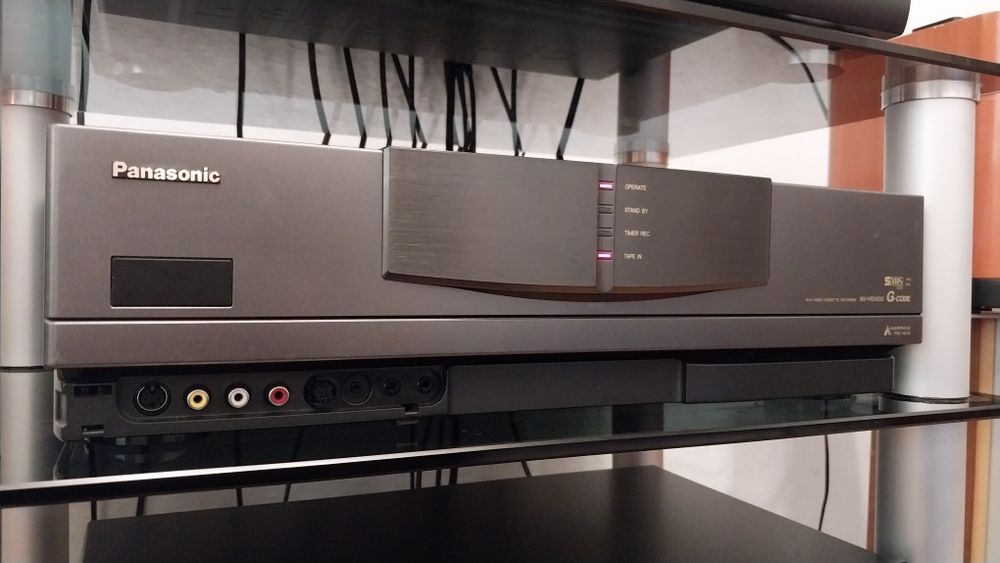 Panasonic NV-HS1000 Hi-Fi Stereo S-VHS видеомагнитофон