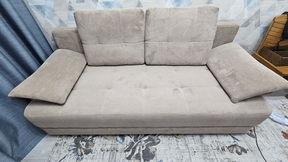 Продам диван в хорошем состоянии.