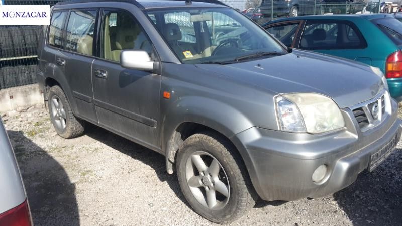 Nissan X-Trail на части