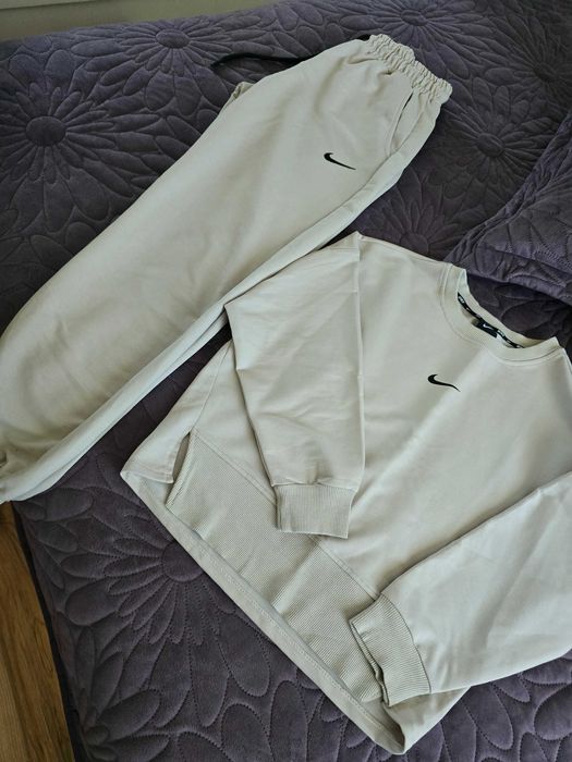 Дамски спортен комплект