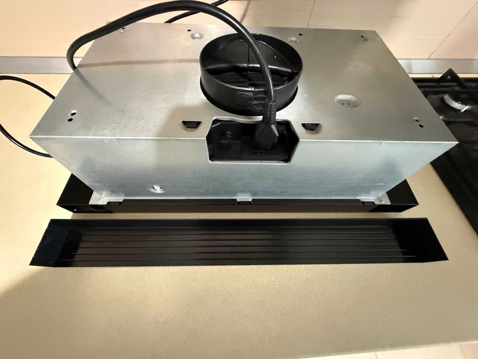 Hota incorporabila telescopica Whirlpool AKR 749 NB