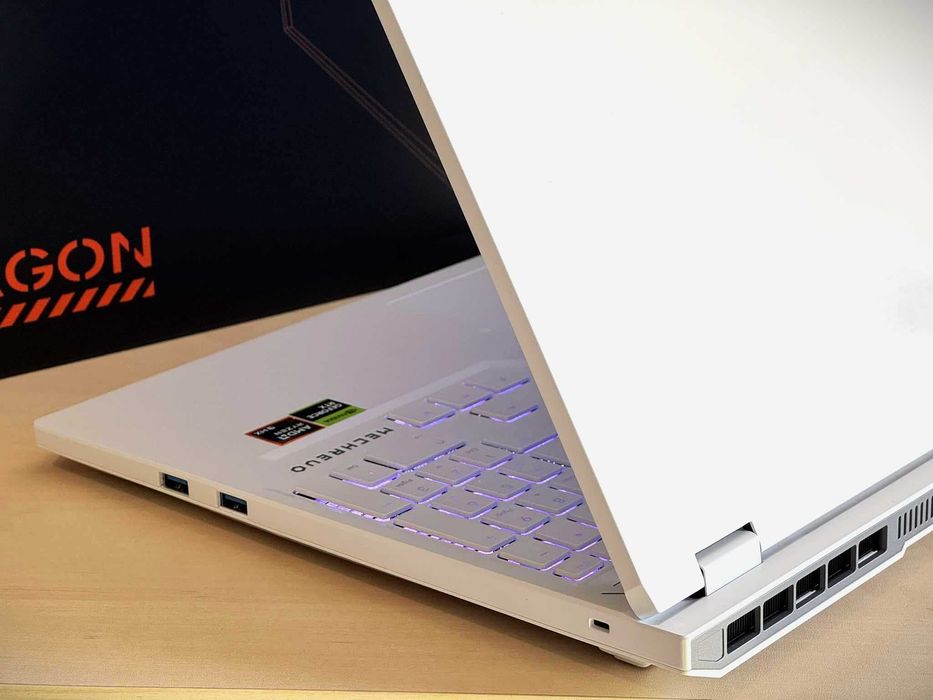 Бартер!МОЩЕН! 300hz/ 16 Ядрен Ryzen 9 / RTX 5060 / WQXGA