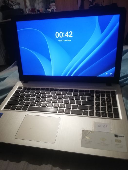 Продам ноутбук Asus Windows 11 pro