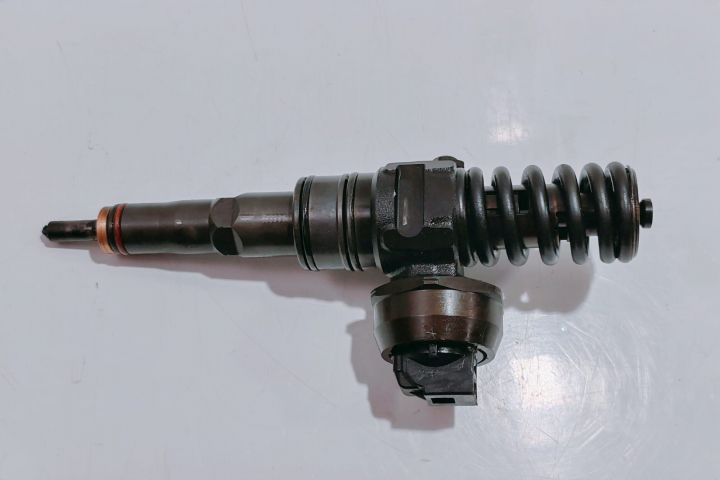 Injector 2.0 tdi 038130073bk BS Volkswagen VW Passat B6