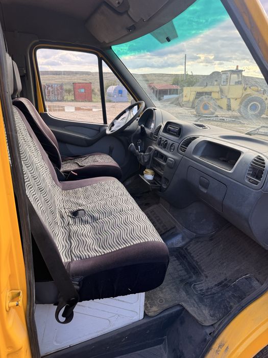 Mercedes Sprinter 211CDI motor 2.2 Avem 2 mașini identice disponibile.