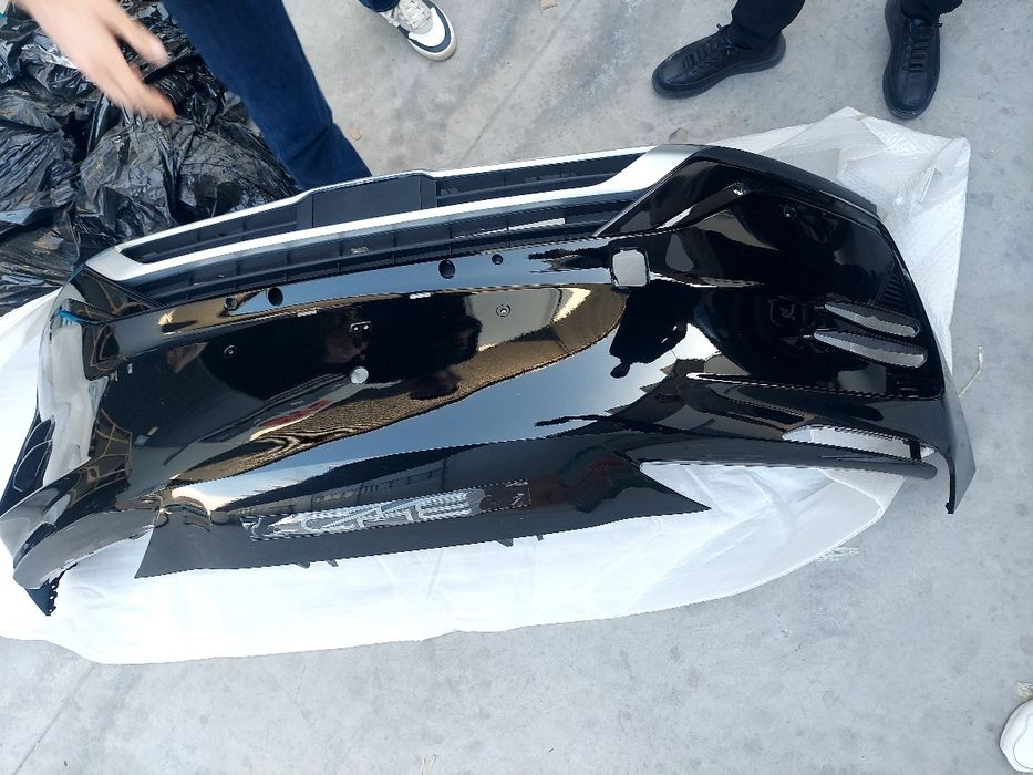 Byd va lixiang tayyor hitoyda bòyalgan bamperlar