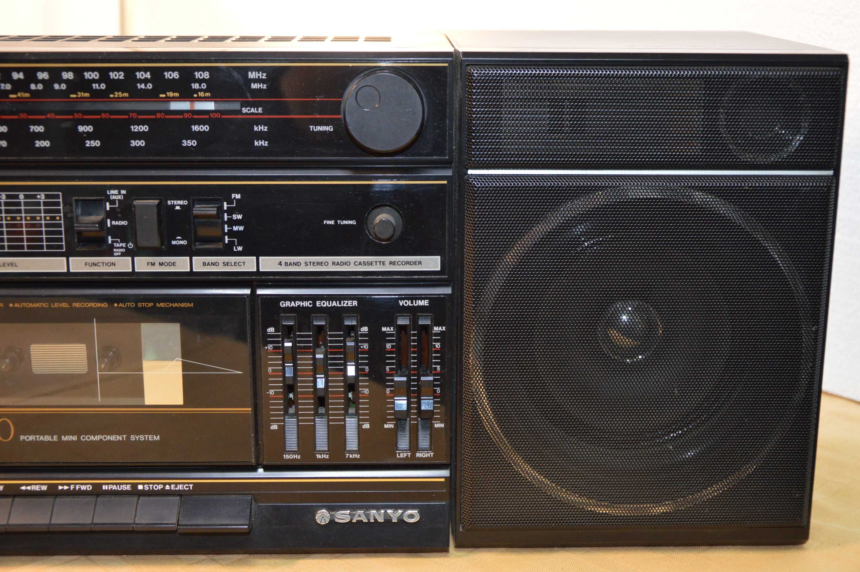 Radiocasetofon Sanyo C10-vintage