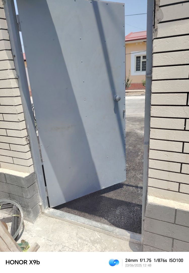 Дарвоза сотилади